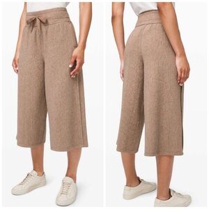 Lululemon Retreat Yourself Crop Heathered Soft Sand